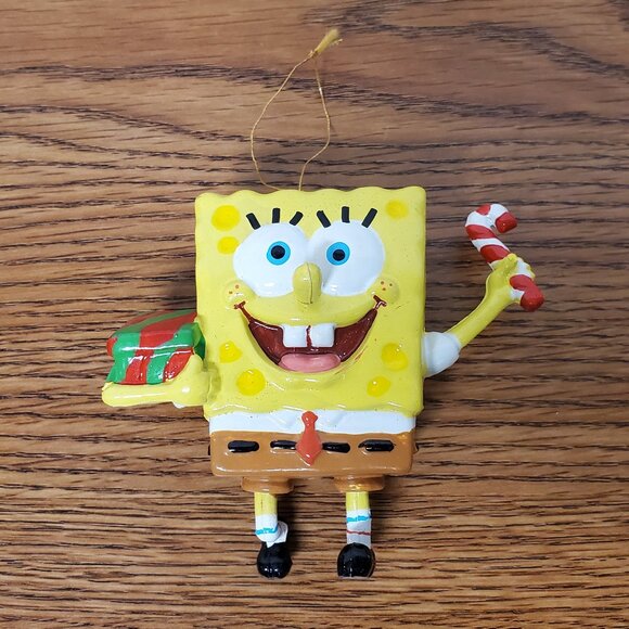 Christmas Ornament 2002 3" Spongebob Squarepants Holding Present and Candy Cane - Picture 1 of 4